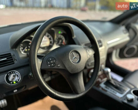 Белый Мерседес Ц-Класс, объемом двигателя 3 л и пробегом 155 тыс. км за 11700 $, фото 53 на Automoto.ua