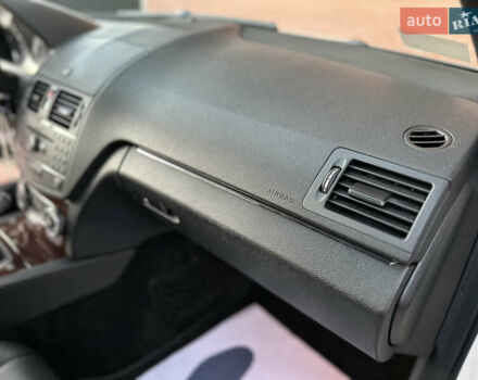 Белый Мерседес Ц-Класс, объемом двигателя 3 л и пробегом 155 тыс. км за 11700 $, фото 28 на Automoto.ua