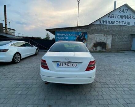 Мерседес Ц-Класс 2009 в Киеве на Automoto.ua Белый Мерседес Ц-Класс, объемом двигателя 2.14 л и пробегом 420 тыс. км за 10500 $, фото 1 на Automoto.ua