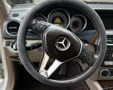 Белый Мерседес Ц-Класс, объемом двигателя 3 л и пробегом 200 тыс. км за 10700 $, фото 8 на Automoto.ua