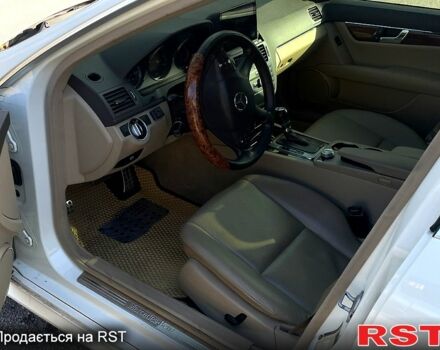 Белый Мерседес Ц-Класс, объемом двигателя 3 л и пробегом 236 тыс. км за 10500 $, фото 10 на Automoto.ua