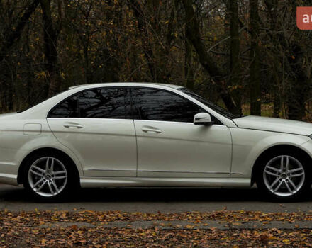 Белый Мерседес Ц-Класс, объемом двигателя 1.8 л и пробегом 117 тыс. км за 12500 $, фото 1 на Automoto.ua