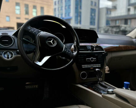 Белый Мерседес Ц-Класс, объемом двигателя 3 л и пробегом 200 тыс. км за 10700 $, фото 6 на Automoto.ua