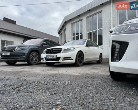 Белый Мерседес Ц-Класс, объемом двигателя 1.8 л и пробегом 265 тыс. км за 9999 $, фото 6 на Automoto.ua