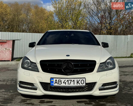 Белый Мерседес Ц-Класс, объемом двигателя 1.8 л и пробегом 265 тыс. км за 9999 $, фото 1 на Automoto.ua