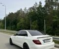 Белый Мерседес Ц-Класс, объемом двигателя 1.8 л и пробегом 175 тыс. км за 11000 $, фото 1 на Automoto.ua
