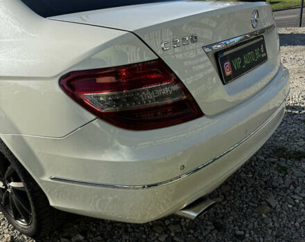 Белый Мерседес Ц-Класс, объемом двигателя 2.14 л и пробегом 228 тыс. км за 13500 $, фото 6 на Automoto.ua