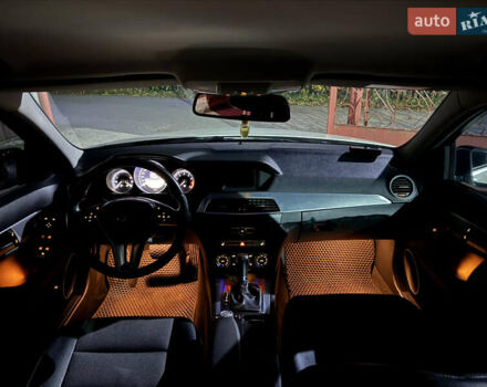 Белый Мерседес Ц-Класс, объемом двигателя 1.8 л и пробегом 265 тыс. км за 9999 $, фото 61 на Automoto.ua