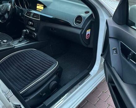 Белый Мерседес Ц-Класс, объемом двигателя 1.8 л и пробегом 190 тыс. км за 10500 $, фото 7 на Automoto.ua