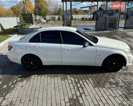 Белый Мерседес Ц-Класс, объемом двигателя 1.8 л и пробегом 265 тыс. км за 9999 $, фото 19 на Automoto.ua