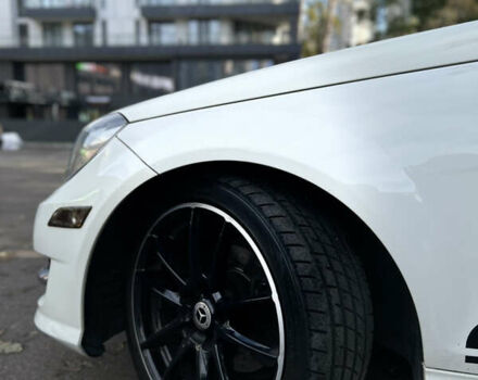 Белый Мерседес Ц-Класс, объемом двигателя 3 л и пробегом 200 тыс. км за 10700 $, фото 1 на Automoto.ua