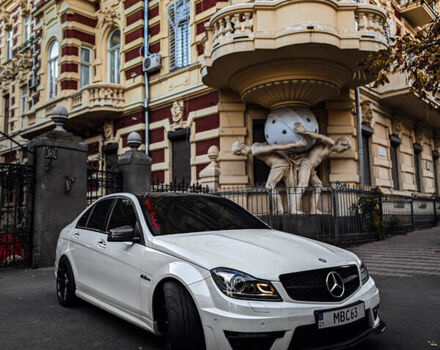 Белый Мерседес Ц-Класс, объемом двигателя 6.21 л и пробегом 115 тыс. км за 55000 $, фото 6 на Automoto.ua