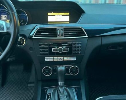 Белый Мерседес Ц-Класс, объемом двигателя 1.8 л и пробегом 190 тыс. км за 10500 $, фото 4 на Automoto.ua