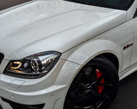 Белый Мерседес Ц-Класс, объемом двигателя 6.21 л и пробегом 115 тыс. км за 55000 $, фото 4 на Automoto.ua