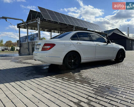 Белый Мерседес Ц-Класс, объемом двигателя 1.8 л и пробегом 265 тыс. км за 11555 $, фото 13 на Automoto.ua