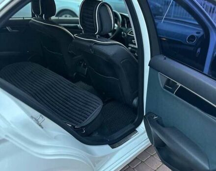 Белый Мерседес Ц-Класс, объемом двигателя 1.8 л и пробегом 190 тыс. км за 10500 $, фото 6 на Automoto.ua