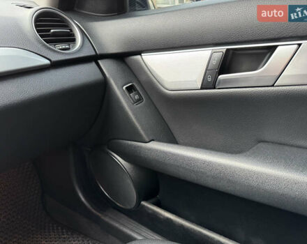 Белый Мерседес Ц-Класс, объемом двигателя 1.8 л и пробегом 265 тыс. км за 9999 $, фото 80 на Automoto.ua