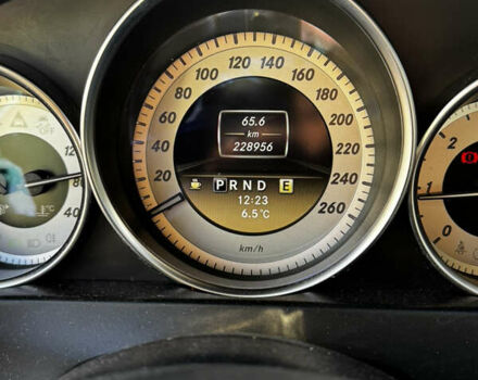 Білий Мерседес Ц-Клас, об'ємом двигуна 2.14 л та пробігом 228 тис. км за 13500 $, фото 12 на Automoto.ua