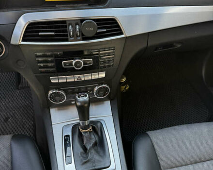 Белый Мерседес Ц-Класс, объемом двигателя 2.14 л и пробегом 228 тыс. км за 13500 $, фото 11 на Automoto.ua