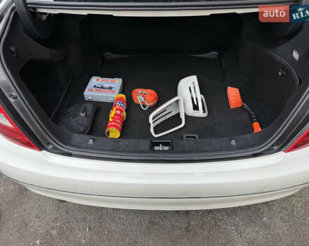 Белый Мерседес Ц-Класс, объемом двигателя 1.8 л и пробегом 265 тыс. км за 11555 $, фото 88 на Automoto.ua