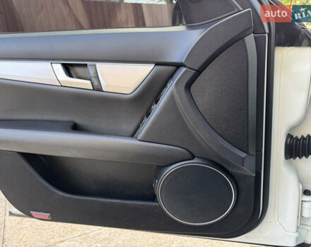 Белый Мерседес Ц-Класс, объемом двигателя 1.8 л и пробегом 265 тыс. км за 11555 $, фото 73 на Automoto.ua