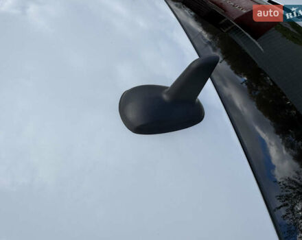 Белый Мерседес Ц-Класс, объемом двигателя 1.8 л и пробегом 265 тыс. км за 9999 $, фото 36 на Automoto.ua