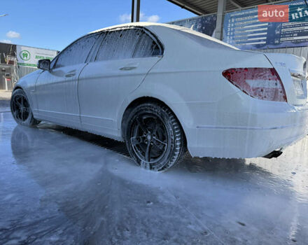 Белый Мерседес Ц-Класс, объемом двигателя 1.8 л и пробегом 265 тыс. км за 9999 $, фото 54 на Automoto.ua