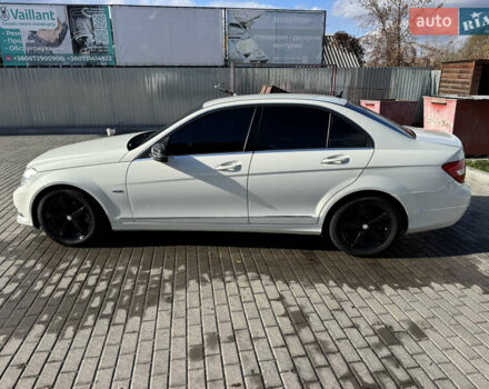 Белый Мерседес Ц-Класс, объемом двигателя 1.8 л и пробегом 265 тыс. км за 9999 $, фото 31 на Automoto.ua