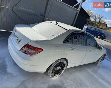 Белый Мерседес Ц-Класс, объемом двигателя 1.8 л и пробегом 265 тыс. км за 11555 $, фото 47 на Automoto.ua