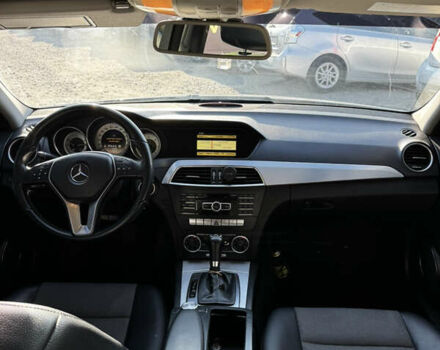 Белый Мерседес Ц-Класс, объемом двигателя 2.14 л и пробегом 228 тыс. км за 13500 $, фото 10 на Automoto.ua