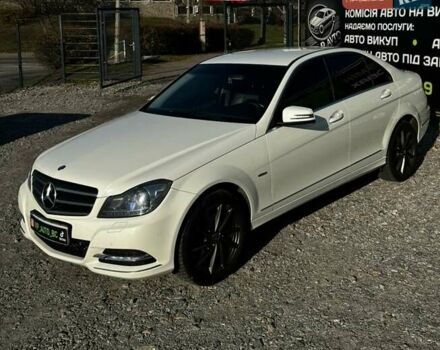 Белый Мерседес Ц-Класс, объемом двигателя 2.14 л и пробегом 228 тыс. км за 13500 $, фото 2 на Automoto.ua