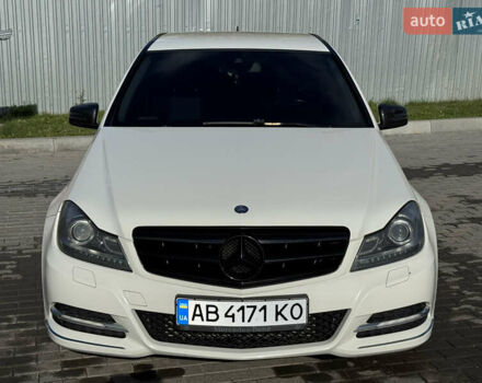 Белый Мерседес Ц-Класс, объемом двигателя 1.8 л и пробегом 265 тыс. км за 11555 $, фото 2 на Automoto.ua
