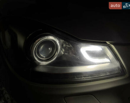 Белый Мерседес Ц-Класс, объемом двигателя 1.8 л и пробегом 265 тыс. км за 9999 $, фото 45 на Automoto.ua