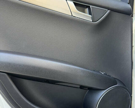 Белый Мерседес Ц-Класс, объемом двигателя 1.8 л и пробегом 265 тыс. км за 11555 $, фото 81 на Automoto.ua