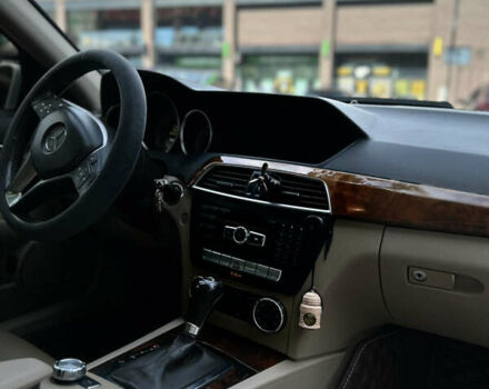 Белый Мерседес Ц-Класс, объемом двигателя 3 л и пробегом 200 тыс. км за 10700 $, фото 10 на Automoto.ua