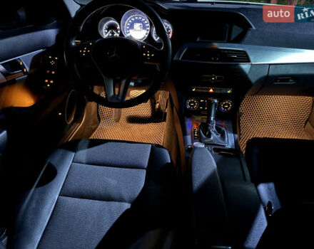 Белый Мерседес Ц-Класс, объемом двигателя 1.8 л и пробегом 265 тыс. км за 9999 $, фото 60 на Automoto.ua