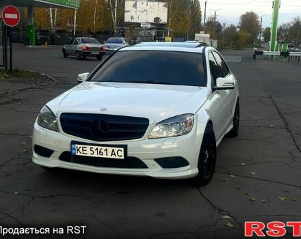 Белый Мерседес Ц-Класс, объемом двигателя 3 л и пробегом 236 тыс. км за 10500 $, фото 2 на Automoto.ua