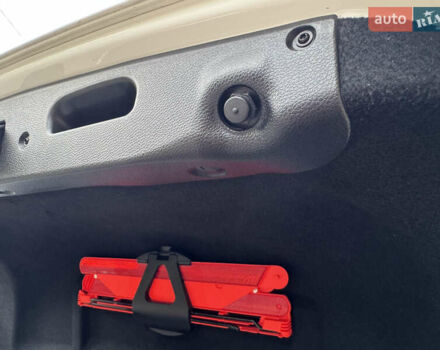 Белый Мерседес Ц-Класс, объемом двигателя 1.8 л и пробегом 265 тыс. км за 11555 $, фото 105 на Automoto.ua