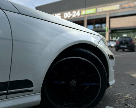 Белый Мерседес Ц-Класс, объемом двигателя 3 л и пробегом 200 тыс. км за 10700 $, фото 2 на Automoto.ua