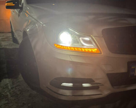 Белый Мерседес Ц-Класс, объемом двигателя 1.8 л и пробегом 265 тыс. км за 11555 $, фото 38 на Automoto.ua