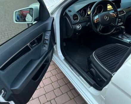 Белый Мерседес Ц-Класс, объемом двигателя 1.8 л и пробегом 190 тыс. км за 10500 $, фото 3 на Automoto.ua