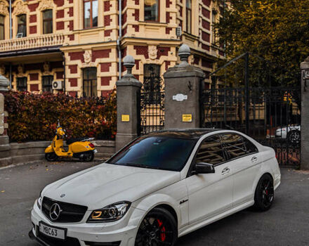 Белый Мерседес Ц-Класс, объемом двигателя 6.21 л и пробегом 115 тыс. км за 60000 $, фото 3 на Automoto.ua