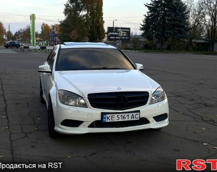 Белый Мерседес Ц-Класс, объемом двигателя 3 л и пробегом 236 тыс. км за 10500 $, фото 1 на Automoto.ua