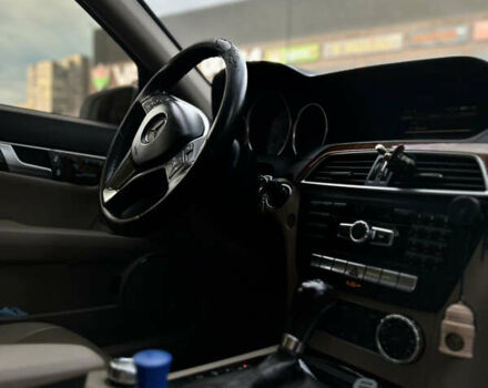 Белый Мерседес Ц-Класс, объемом двигателя 3 л и пробегом 200 тыс. км за 10700 $, фото 7 на Automoto.ua