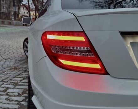 Белый Мерседес Ц-Класс, объемом двигателя 1.8 л и пробегом 189 тыс. км за 15400 $, фото 3 на Automoto.ua