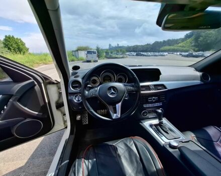 Белый Мерседес Ц-Класс, объемом двигателя 2.2 л и пробегом 156 тыс. км за 2900 $, фото 9 на Automoto.ua