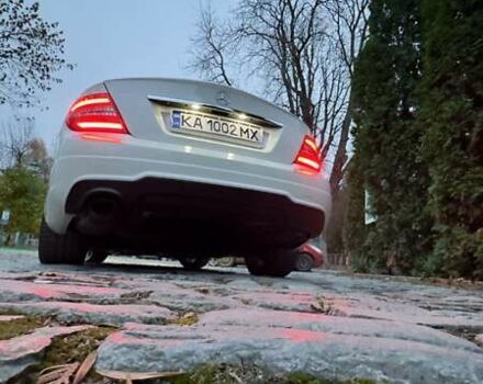 Белый Мерседес Ц-Класс, объемом двигателя 1.8 л и пробегом 189 тыс. км за 15400 $, фото 5 на Automoto.ua