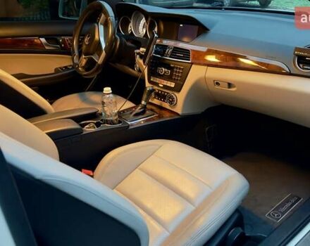 Белый Мерседес Ц-Класс, объемом двигателя 1.8 л и пробегом 189 тыс. км за 15400 $, фото 19 на Automoto.ua