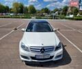 Белый Мерседес Ц-Класс, объемом двигателя 2.1 л и пробегом 244 тыс. км за 13800 $, фото 4 на Automoto.ua