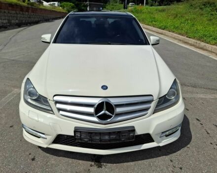 Белый Мерседес Ц-Класс, объемом двигателя 2.2 л и пробегом 156 тыс. км за 2900 $, фото 1 на Automoto.ua